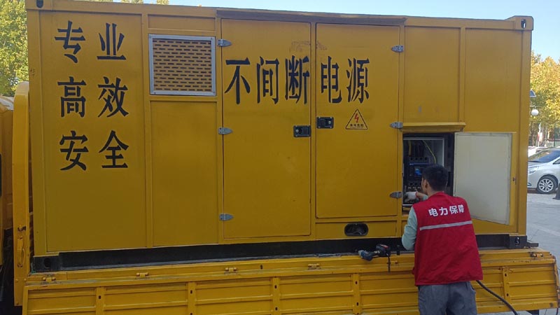 玉山柴油发电机组和UPS电源配合使用时，如何避免切换过程中的电力中断？